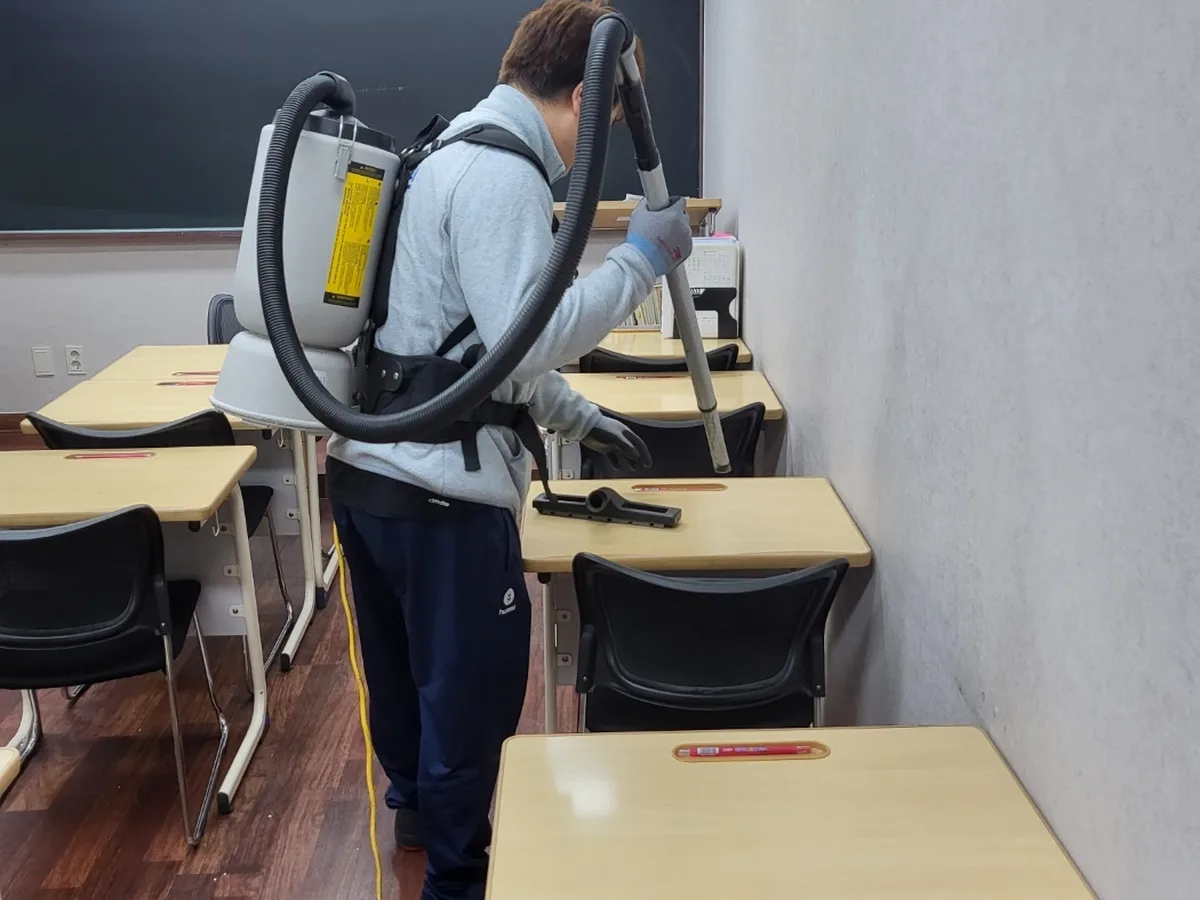 영종구 운북동 학교 현관·중앙홀 바닥 위생청소 사례 - 행진크린
